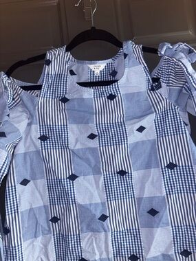 crown & ivy Light Blue Plaid Cold-Shoulder Top with Navy Accents